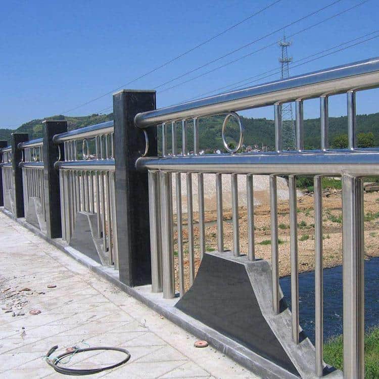 钢质栏杆与不锈钢栏杆对比